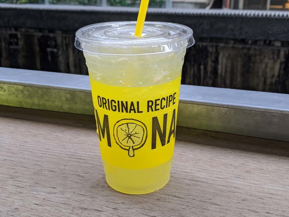 ソーダレモネード　サイズL　氷の量：普通　シロップの量：NORMAL　Fresh Lemon x1オプション（490円）