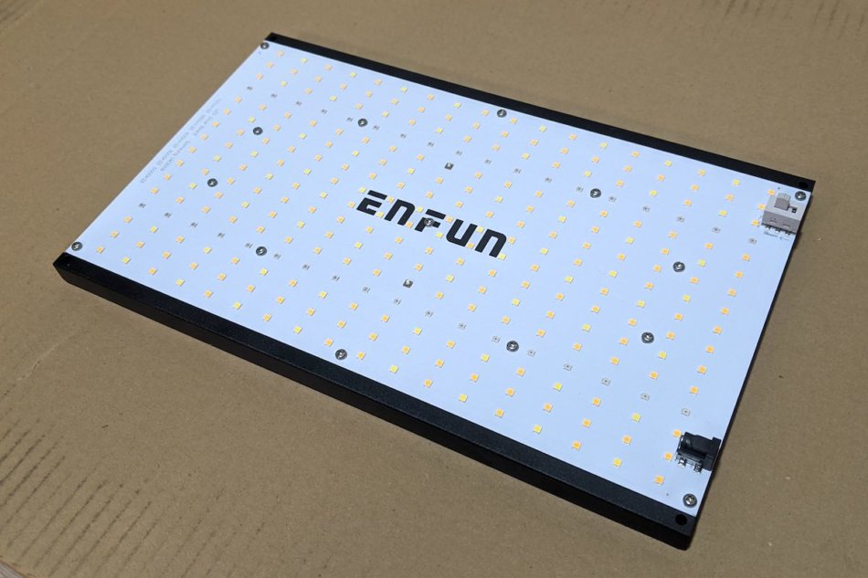 EnFun 120W フラットパネル植物用LEDライトのLED面