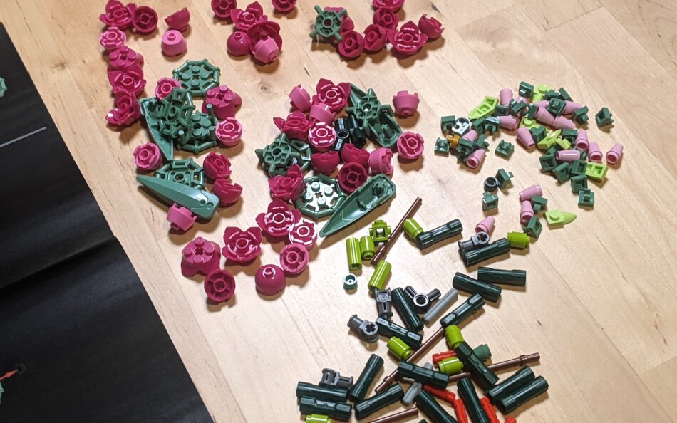 LEGO ボタニカルコレクション「フラワーブーケ」細かいパーツ