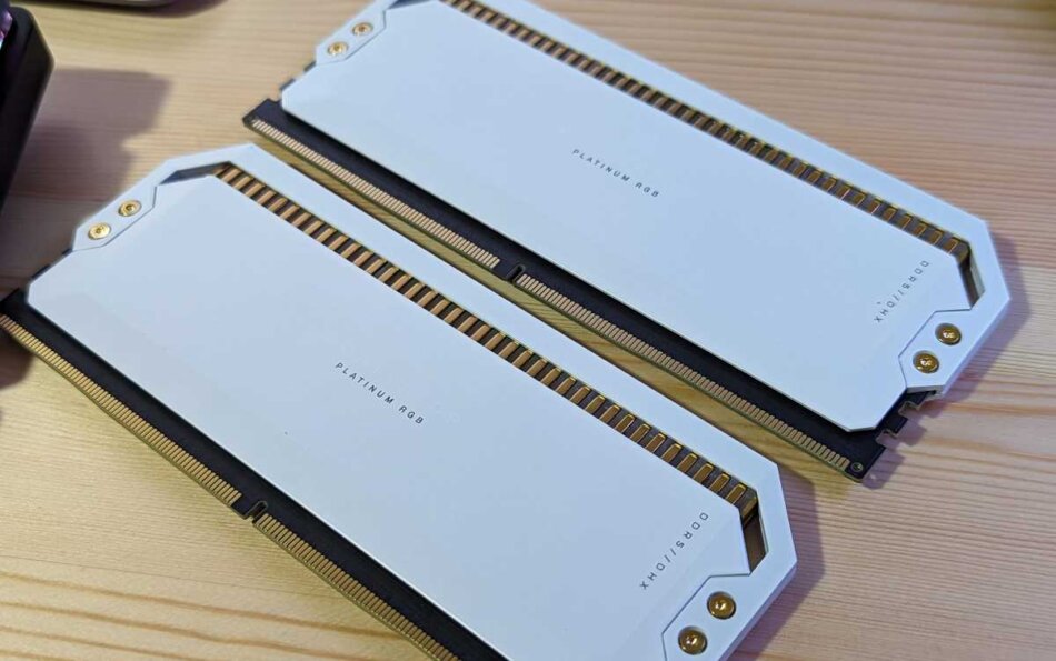 CORSAIR DOMINATOR PLATINUM RGB DDR5-6200 32GB（16GB x 2）